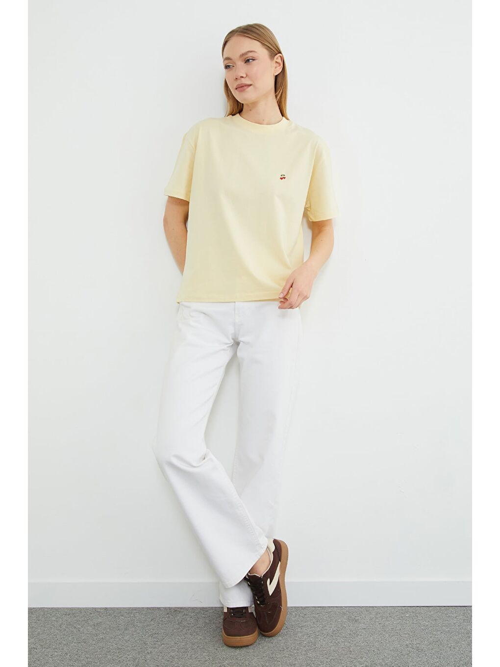 Sarı Kiraz Aksesuarlı Bisiklet Yaka Tişört-3