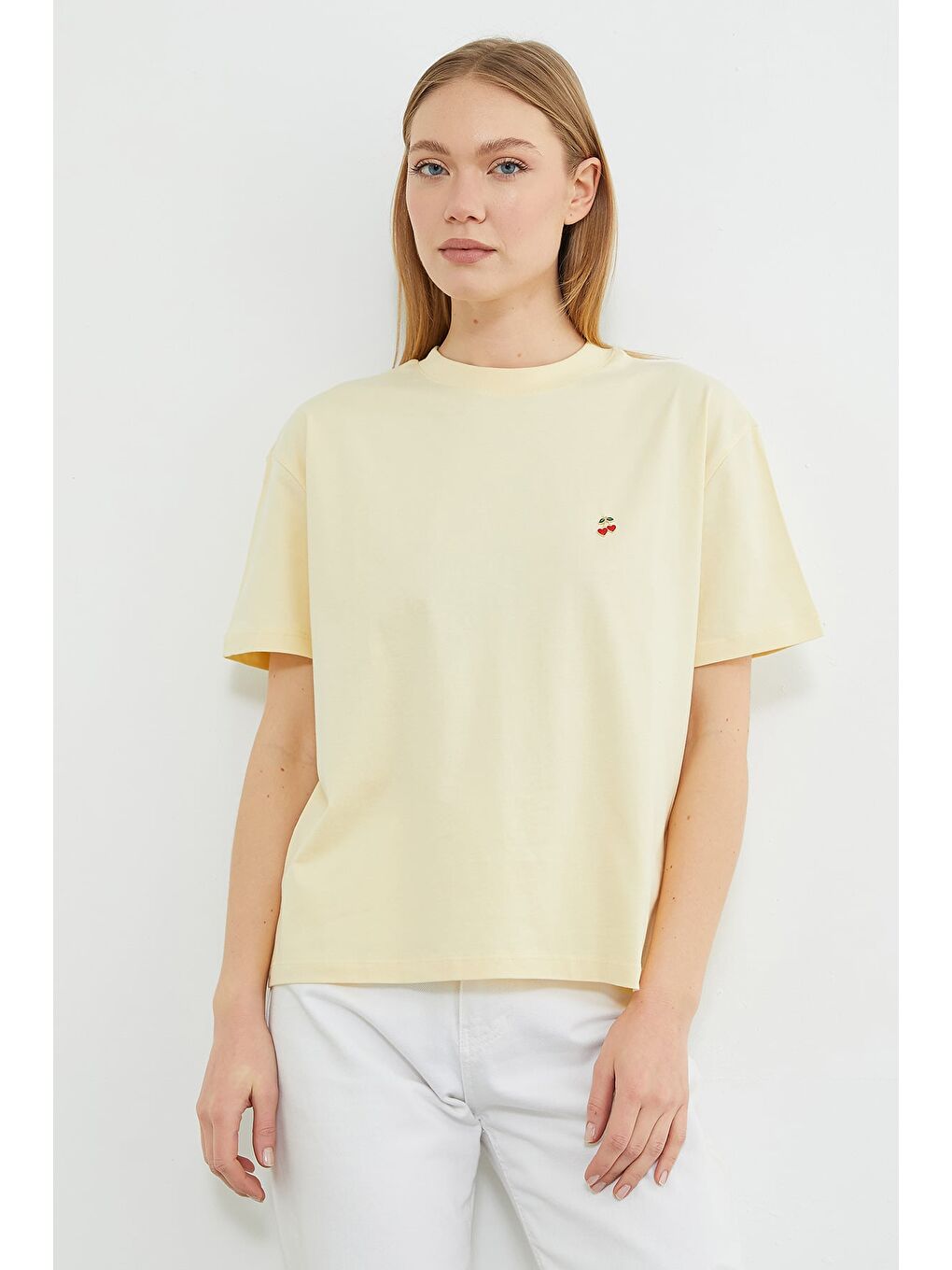 Sarı Kiraz Aksesuarlı Bisiklet Yaka Tişört-4