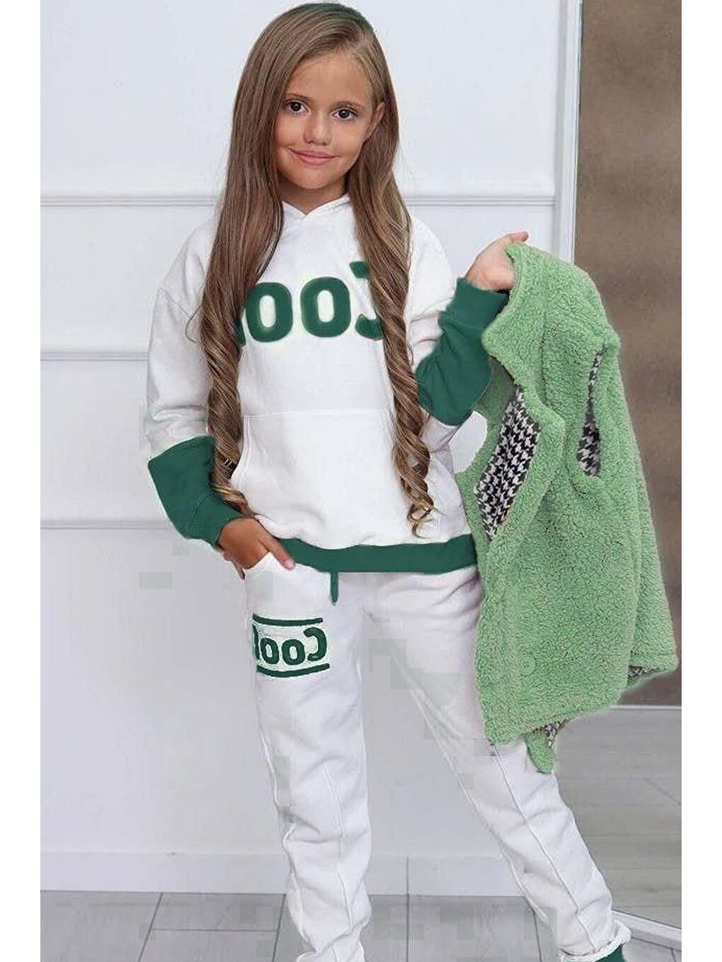 Kız Çocuk Cool Baskılı Kapüşonlu Sweatshirt ve Peluş Yelekli Yeşil Eşofman Takım-1