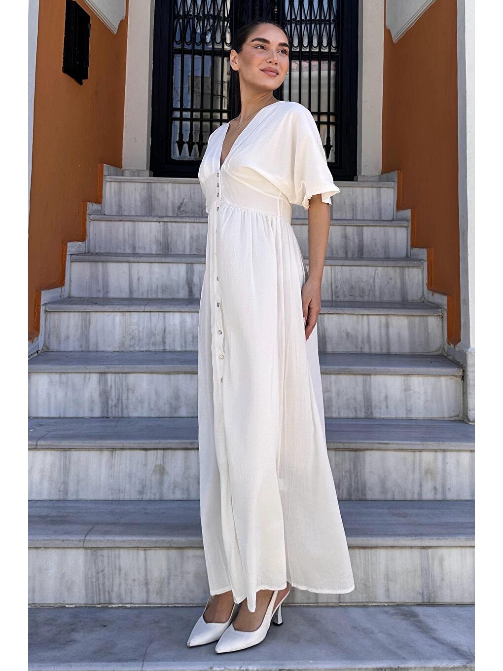 Beyaz V Yaka Düğmeli Elbise Mg2339-7