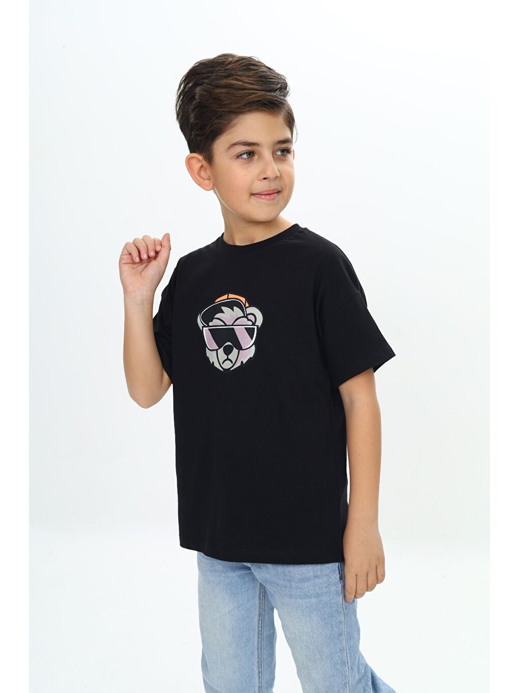 Siyah Erkek Çocuk Şapkalı Ayı Baskılı Tişört-1