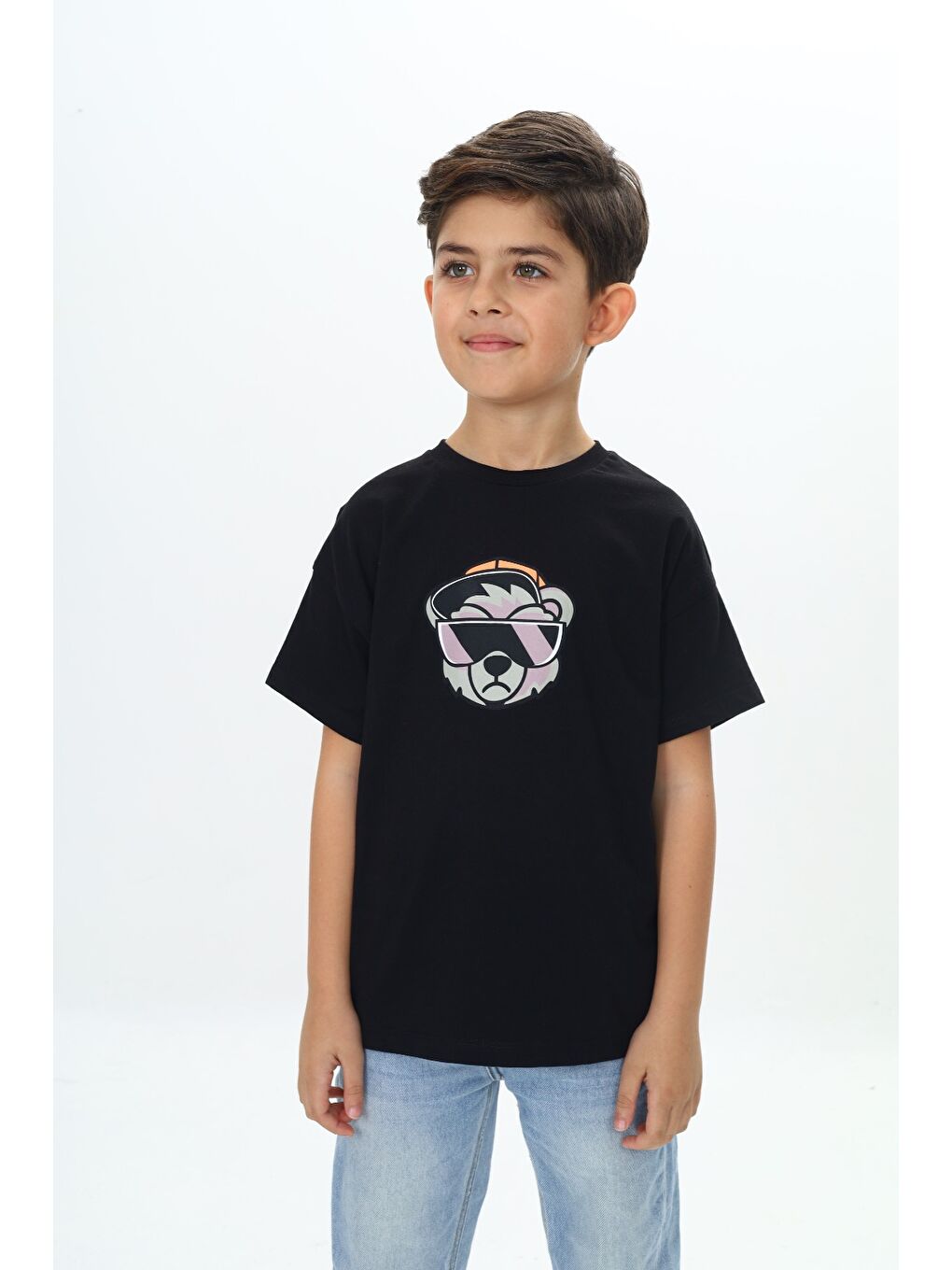 Siyah Erkek Çocuk Şapkalı Ayı Baskılı Tişört-4