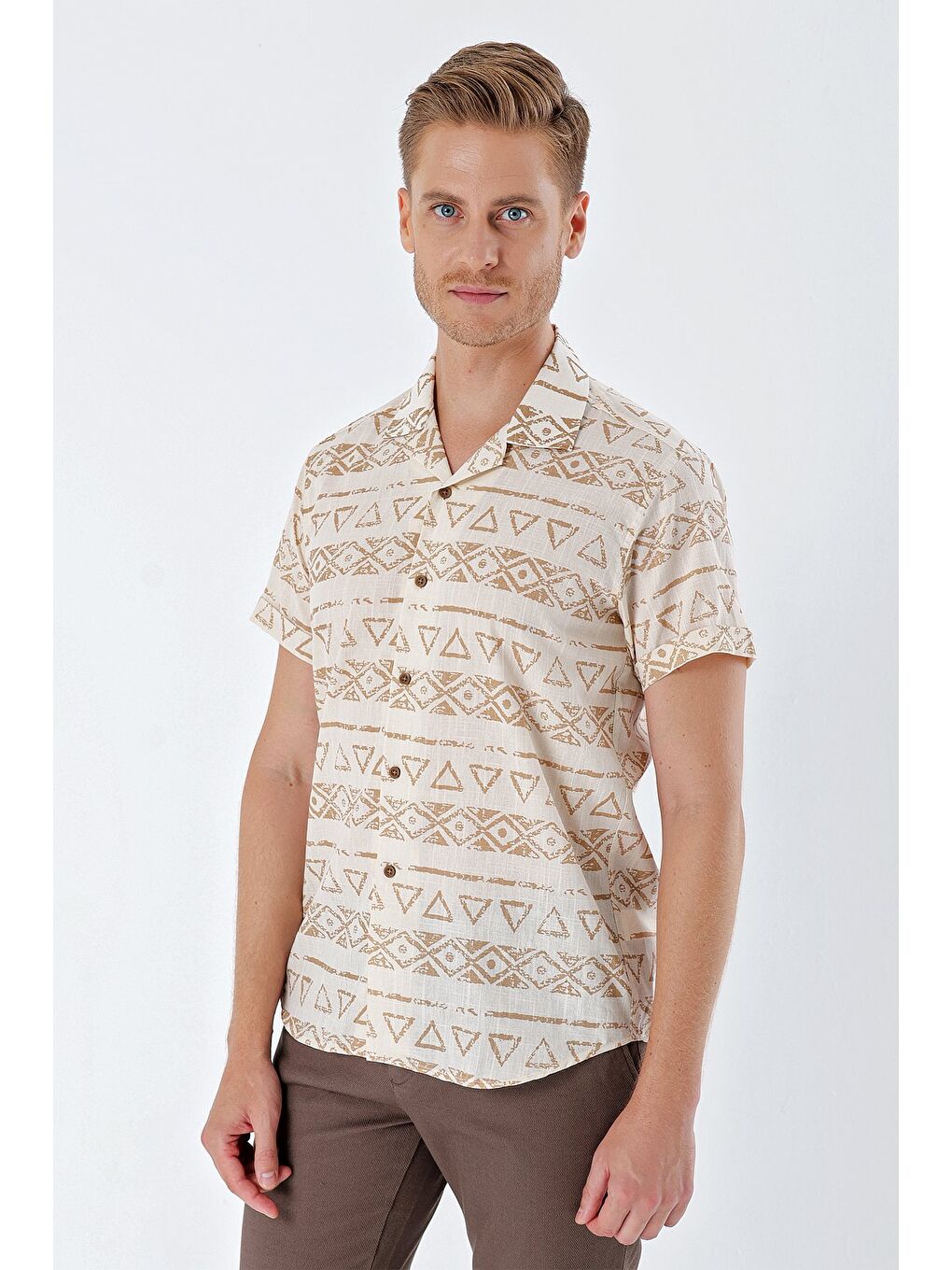 Bej Kısa Kollu Baskılı Apaş Yaka Cepsiz %100 Pamuk Casual Comfort Fit Gömlek 1004230160