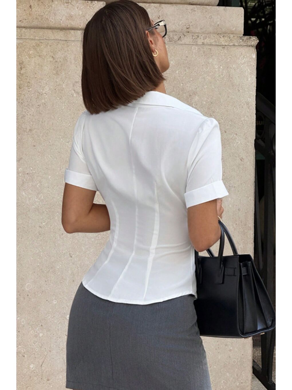 Beyaz Vücuda Oturan Kısa Kollu Kadın Gömlek-3