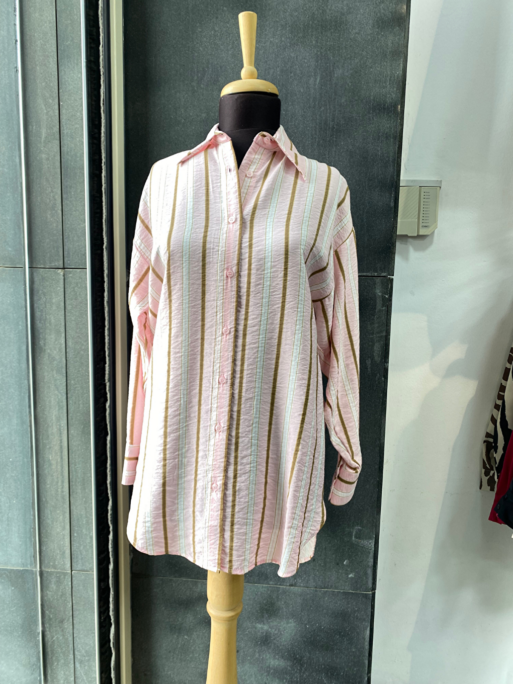 Pembe Oversize Çizgili Uzun Kadın Gömleği-3