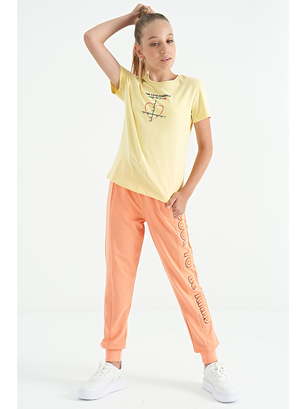 Sarı O Yaka Baskı Detaylı Rahat Kalıp Kız Çocuk Tişört - 75129-6
