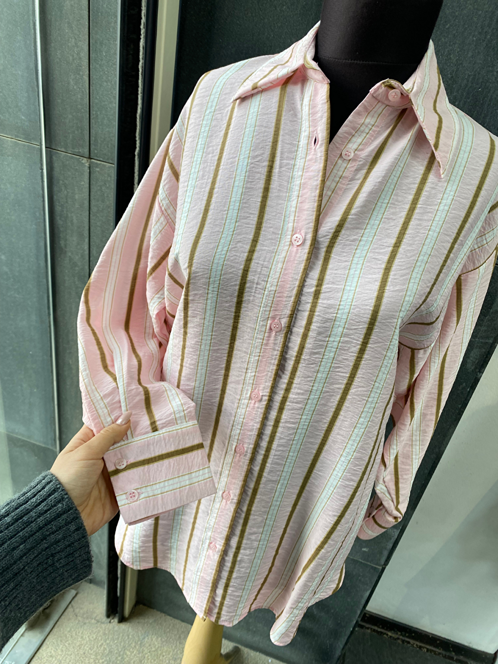 Pembe Oversize Çizgili Uzun Kadın Gömleği-4