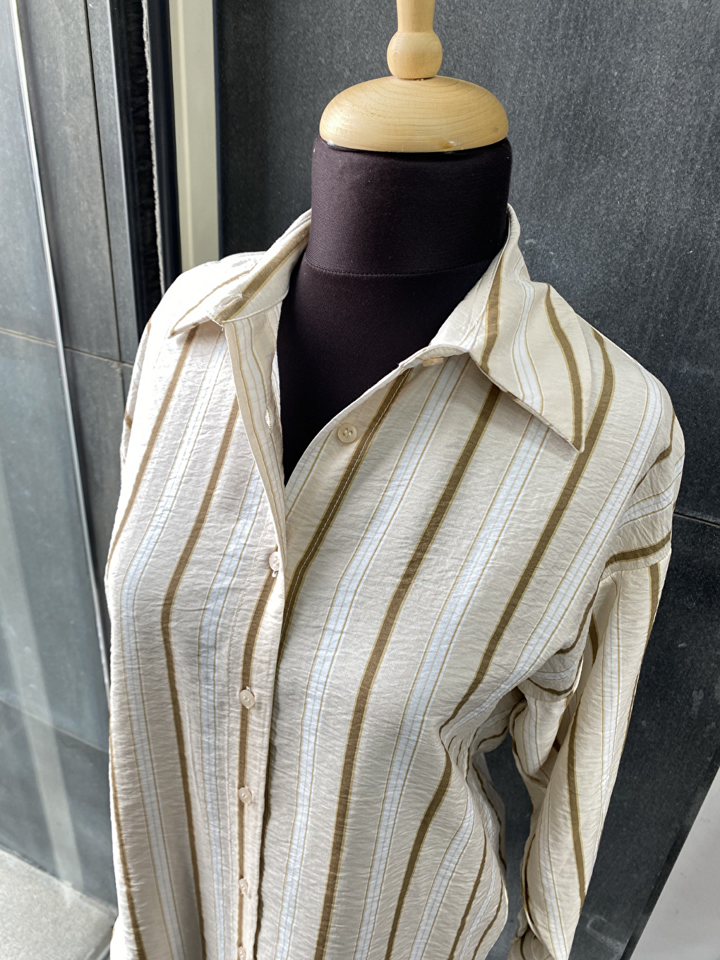 Bej Oversize Çizgili Uzun Kadın Gömleği-3