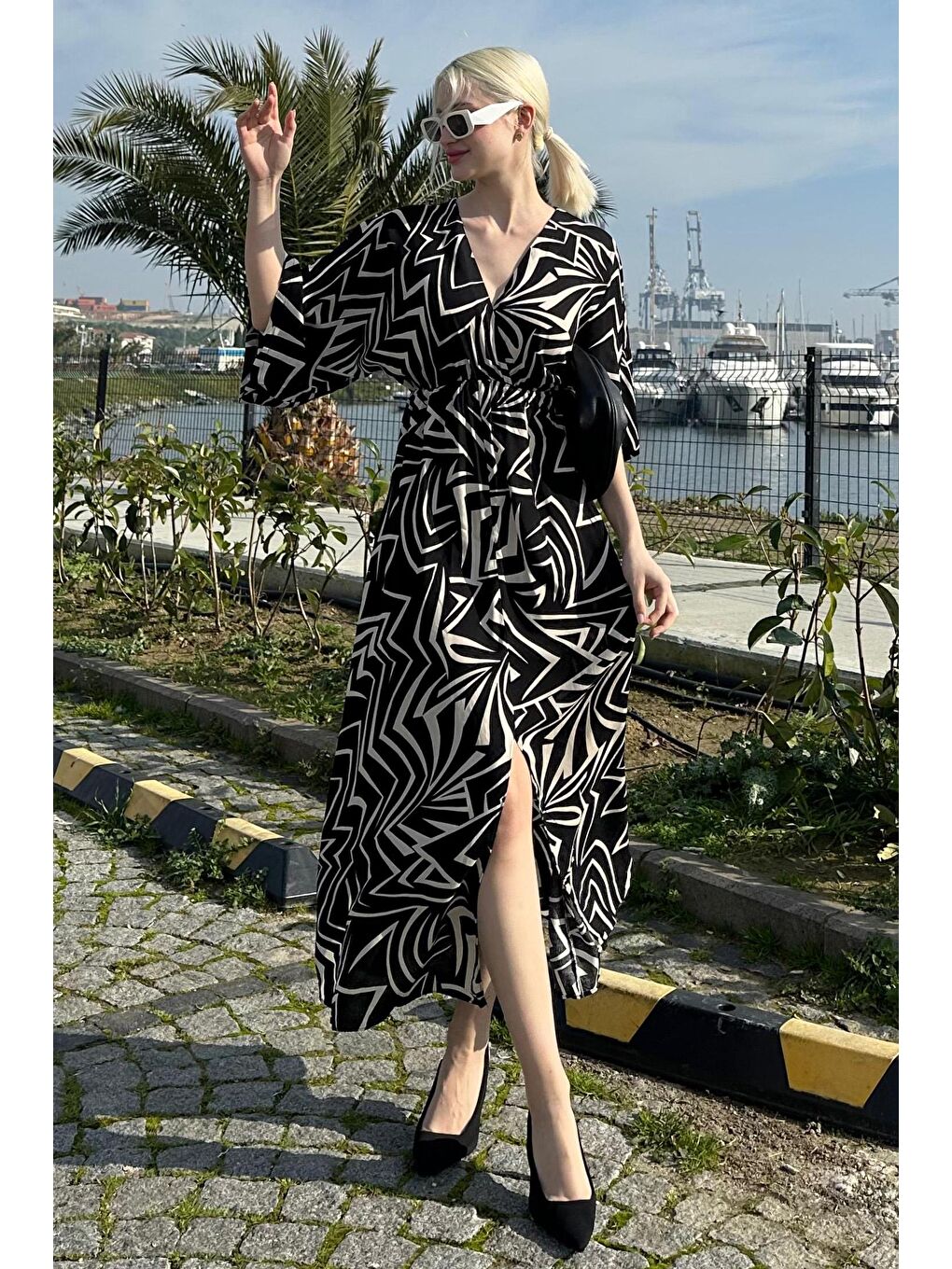 Siyah Desenli Yırtmaç Detaylı Uzun Elbise Mg2324