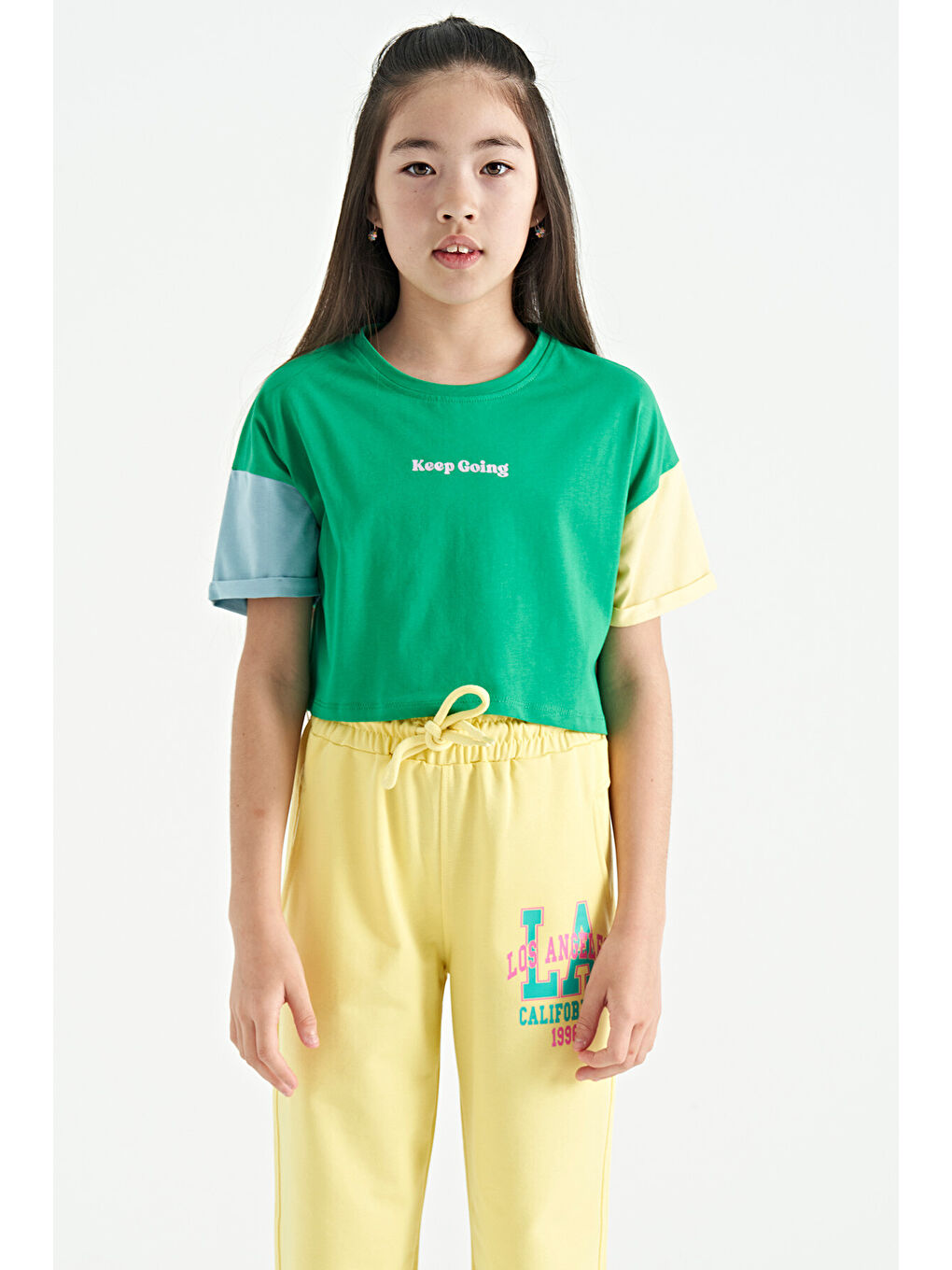 Yeşil Yazı Baskılı O Yaka Düşük Omuzlu Oversize Kız Çocuk Tişört - 75130