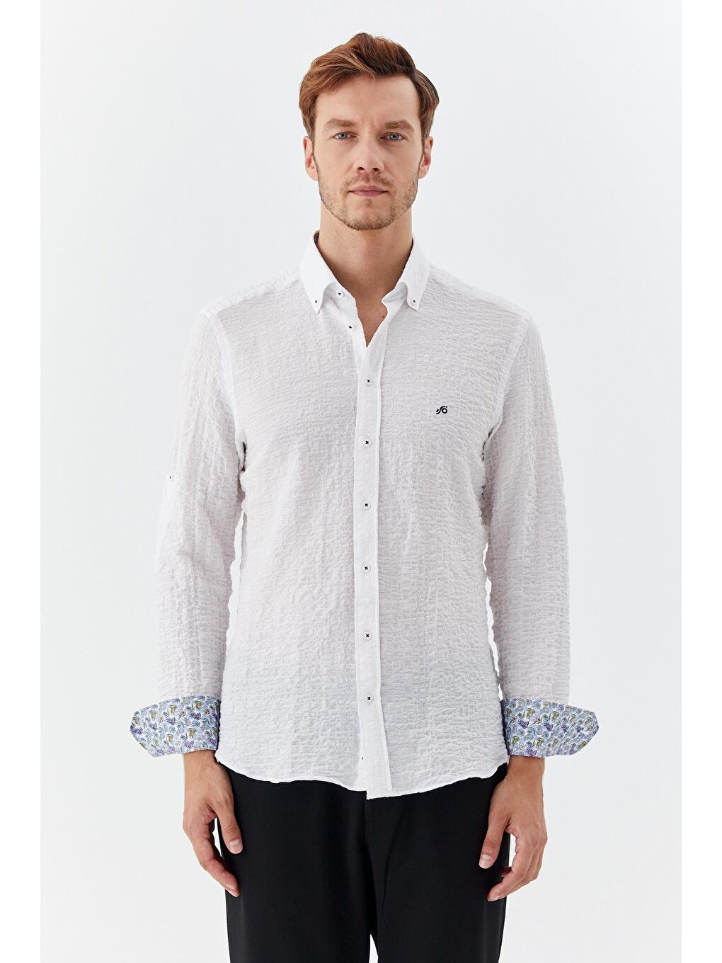 Erkek Beyaz Slim Fit Gömlek – Uzun Kollu, Düğmeli Yaka, Baskılı