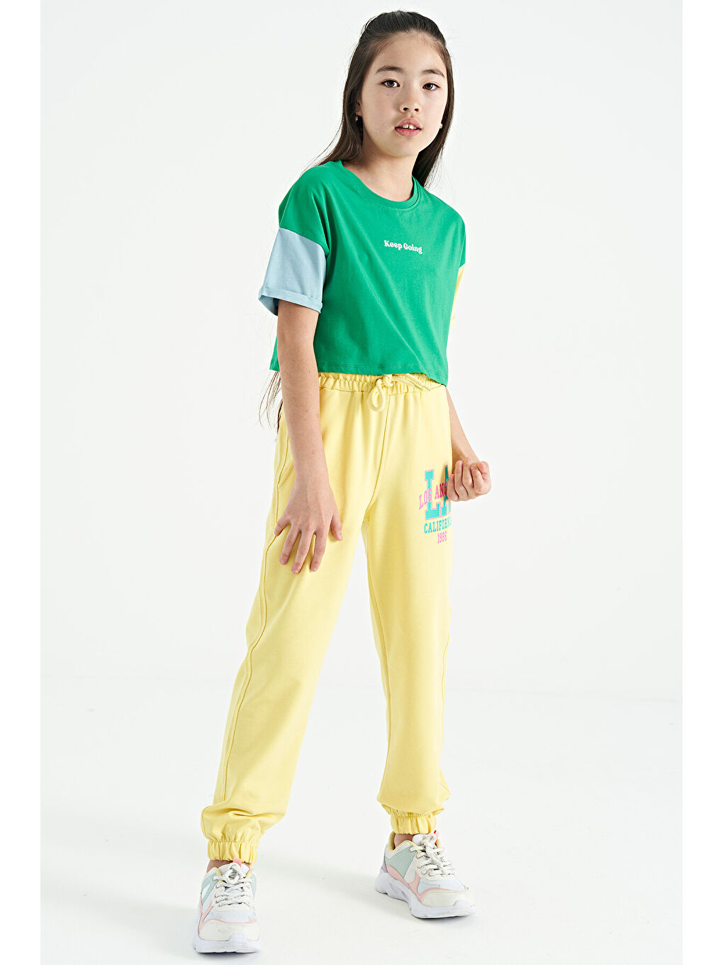 Yeşil Yazı Baskılı O Yaka Düşük Omuzlu Oversize Kız Çocuk Tişört - 75130-6