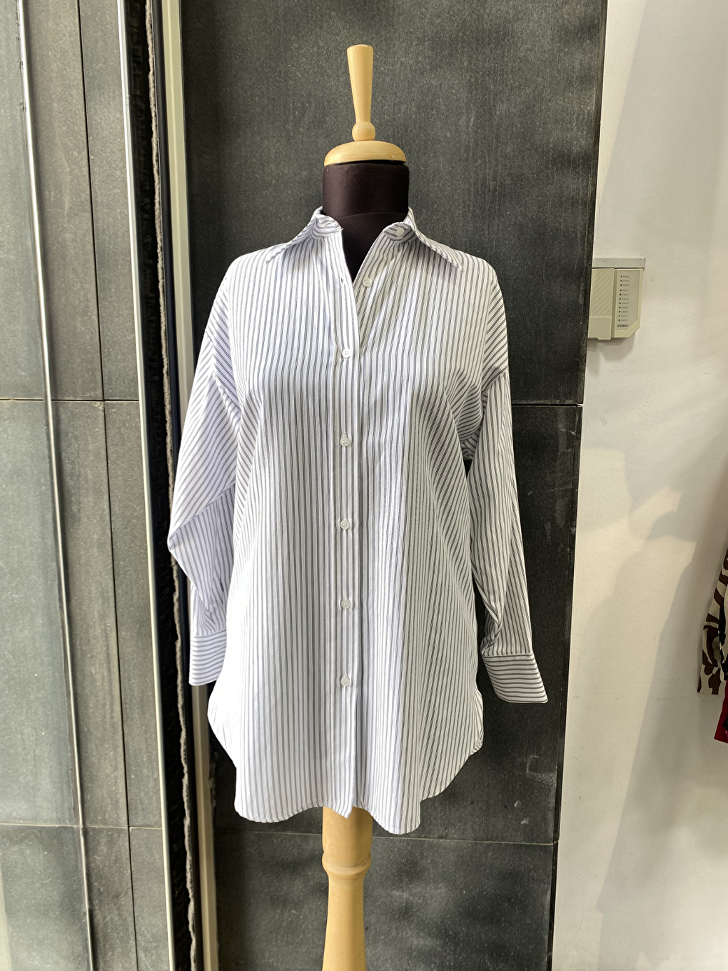 Siyah Çizgili Oversize Kadın Gömlek-4