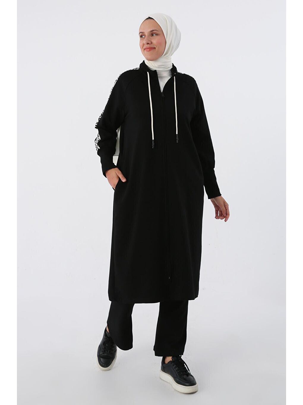 Siyah Baskılı Garnili Yakası Lastikli Uzun Sweat Hırka-2