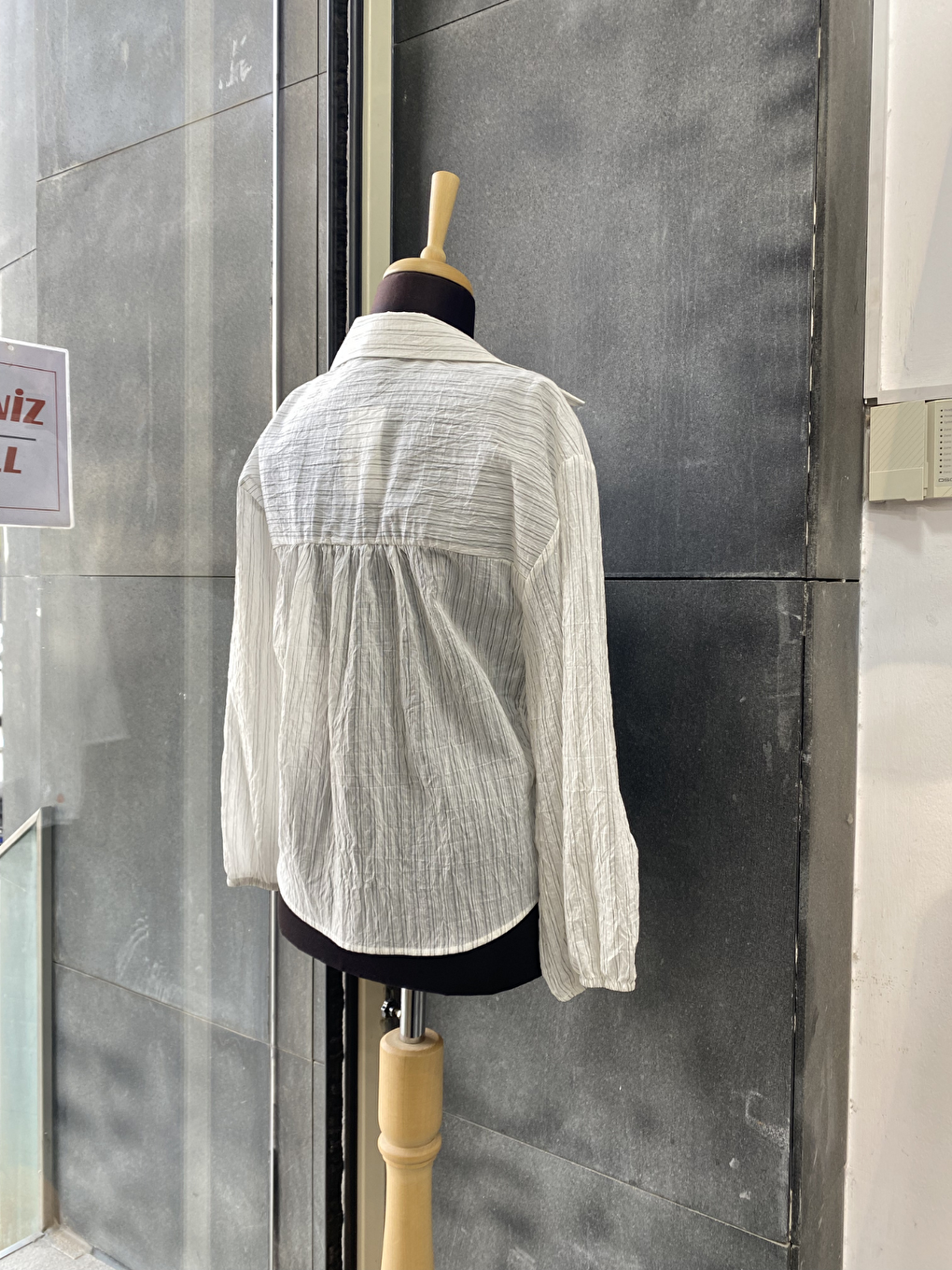 Siyah Çizgili Transparan Pileli V Yaka Gömlek-2