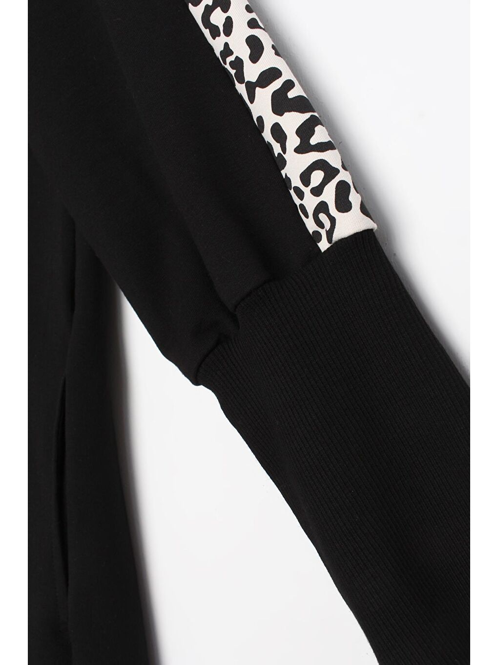 Siyah Baskılı Garnili Yakası Lastikli Uzun Sweat Hırka-4