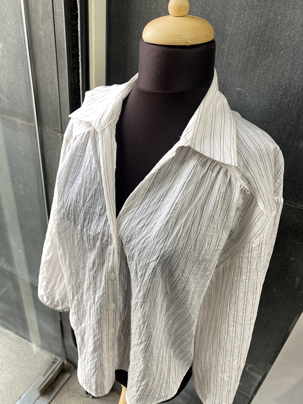 Bordo Çizgili Transparan Pileli V Yaka Gömlek-4