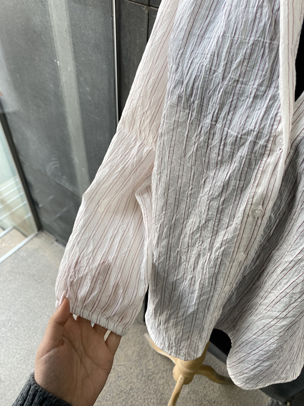 Bordo Çizgili Transparan Pileli V Yaka Gömlek-5