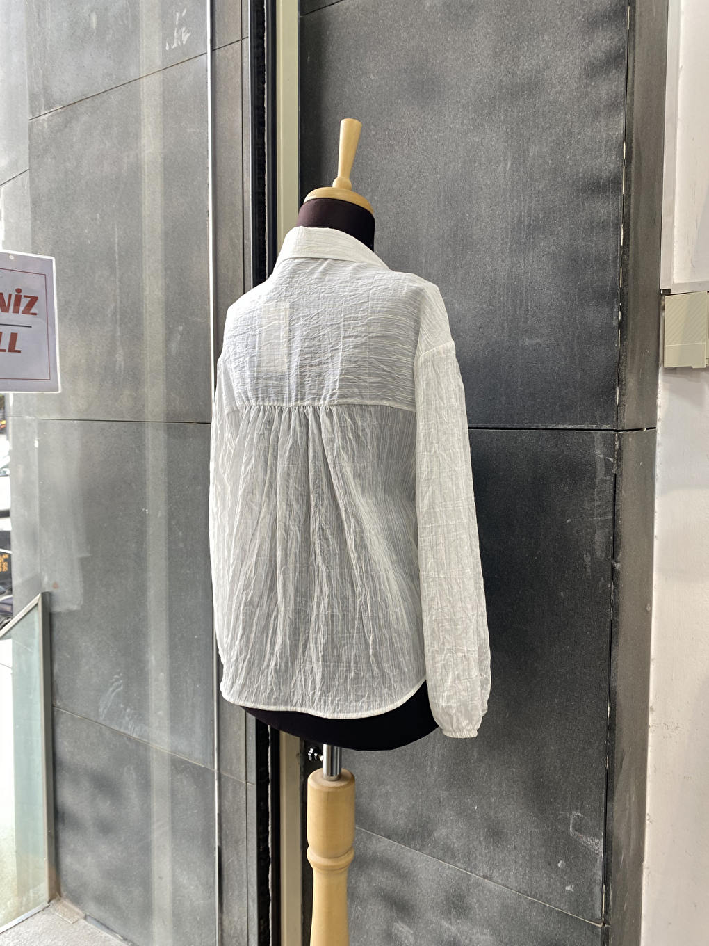 Kahverengi Çizgili Transparan Pileli V Yaka Gömlek-3