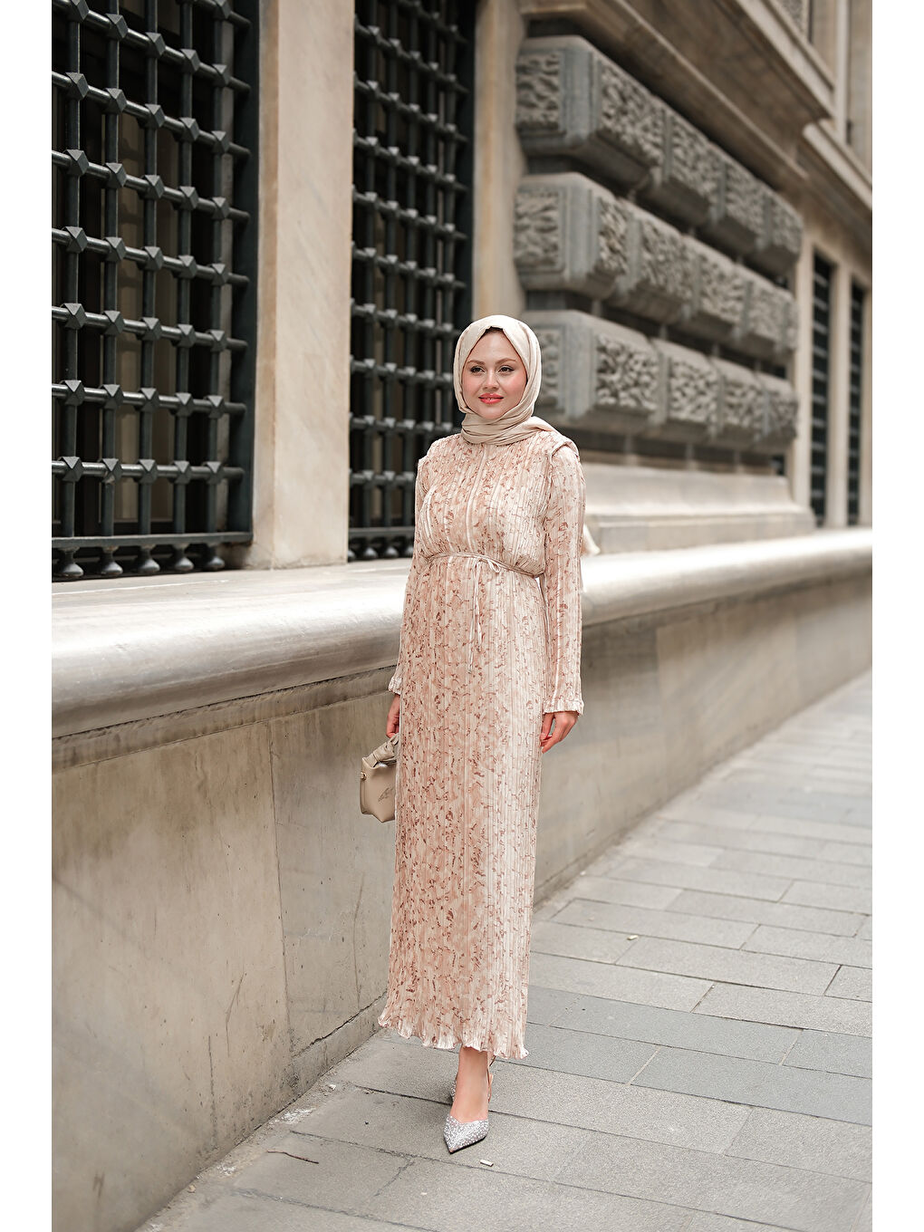 Ekru Kadın Dökümlü Viskon Tesettür Elbise Krem-1