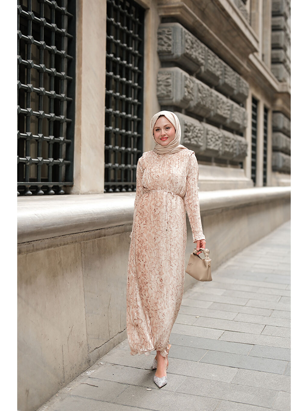 Ekru Kadın Dökümlü Viskon Tesettür Elbise Krem-2