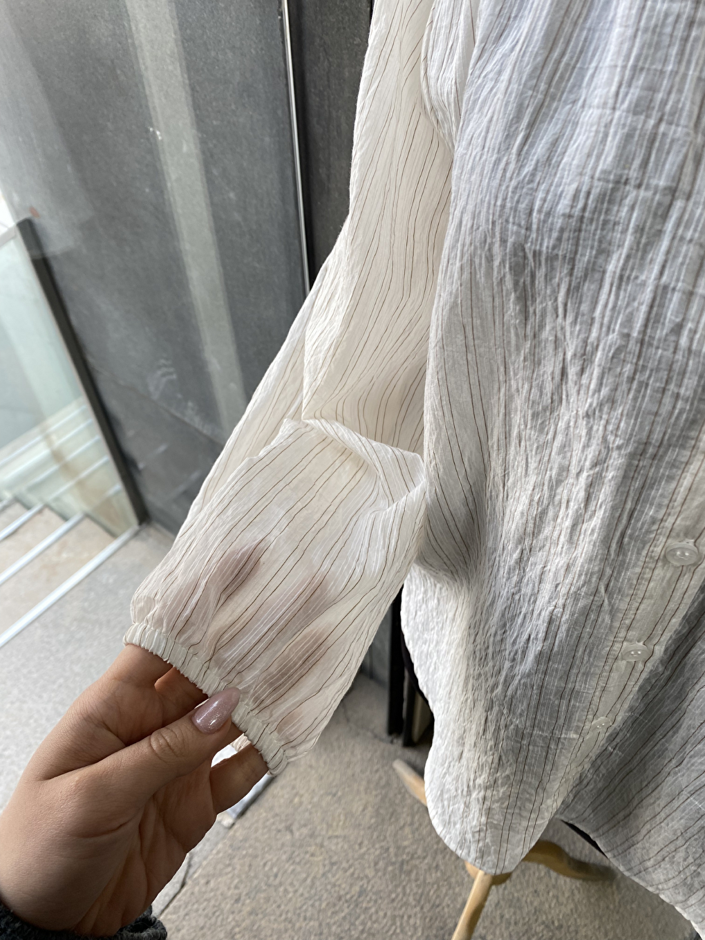 Kahverengi Çizgili Transparan Pileli V Yaka Gömlek-6