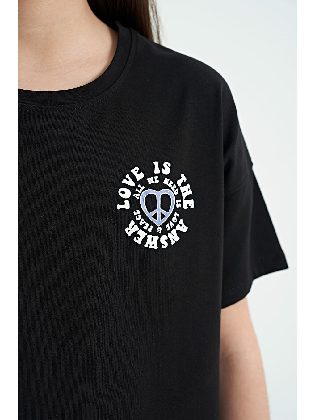 Siyah Ön Arka Baskılı O Yaka Düşük Omuz Oversize Kısa Kollu Kız Çocuk Tişört - 75126-4