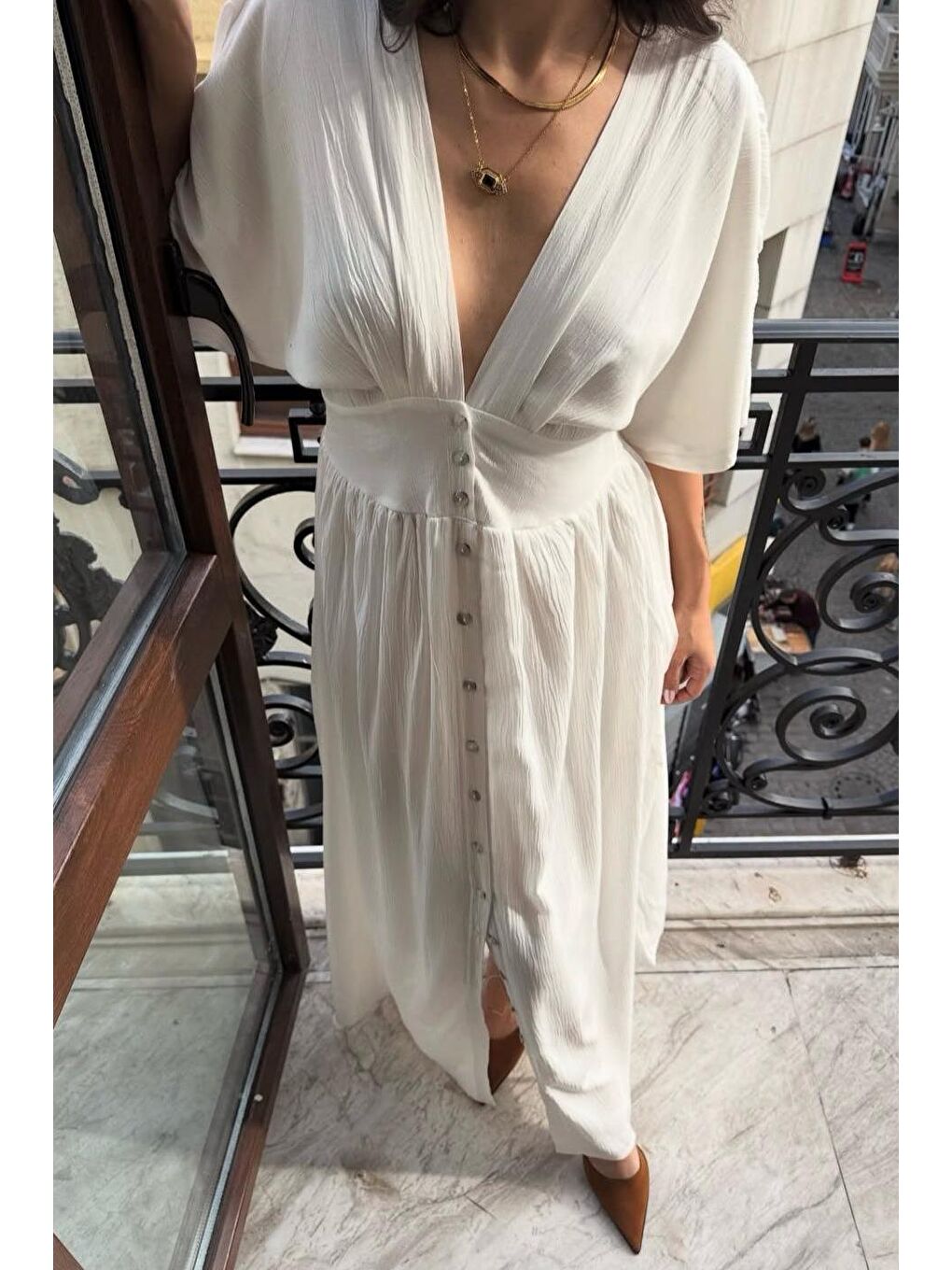 Beyaz V Yaka Düğmeli Elbise Mg2339-9