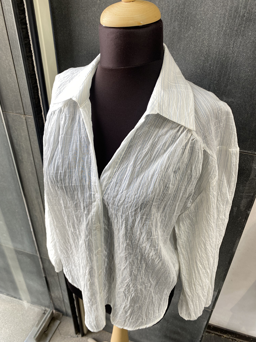 Mavi Çizgili Transparan Pileli V Yaka Gömlek-4