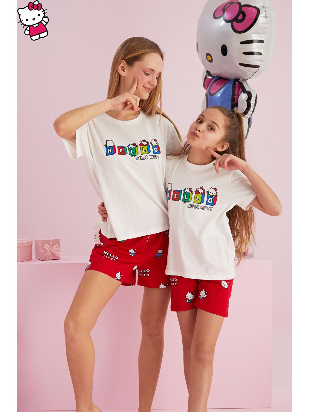 SİYAH İNCİ Beyaz Hello Kitty Lisanslı %100 Pamuk Beyaz Çok Renkli Bisklet Yaka Şort Pijama Takım