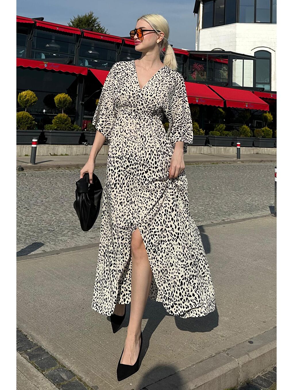 Beyaz Desenli Yırtmaç Detaylı Uzun Elbise Mg2321-4