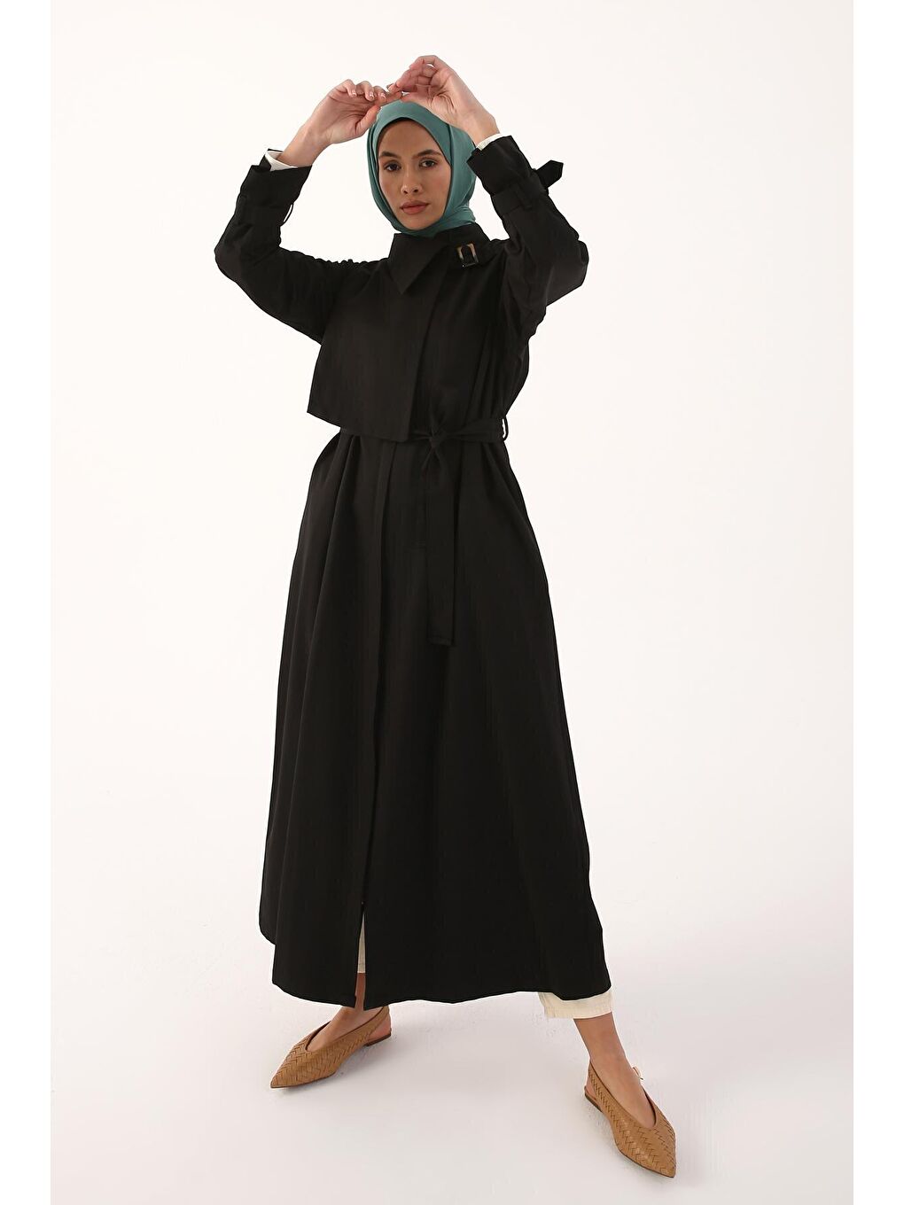 Siyah Rüzgarlık Parçalı Kuşaklı Fermuarlı Ferace