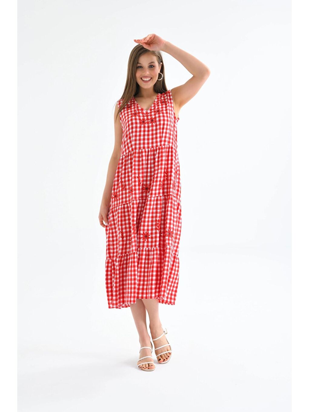 Kadın Kırmızı Ekose Desenli Nakışlı Yazlık Elbise-2