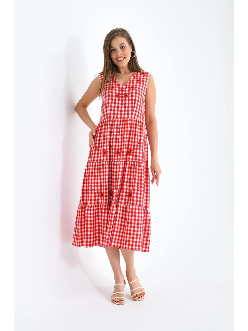 Kadın Kırmızı Ekose Desenli Nakışlı Yazlık Elbise-3