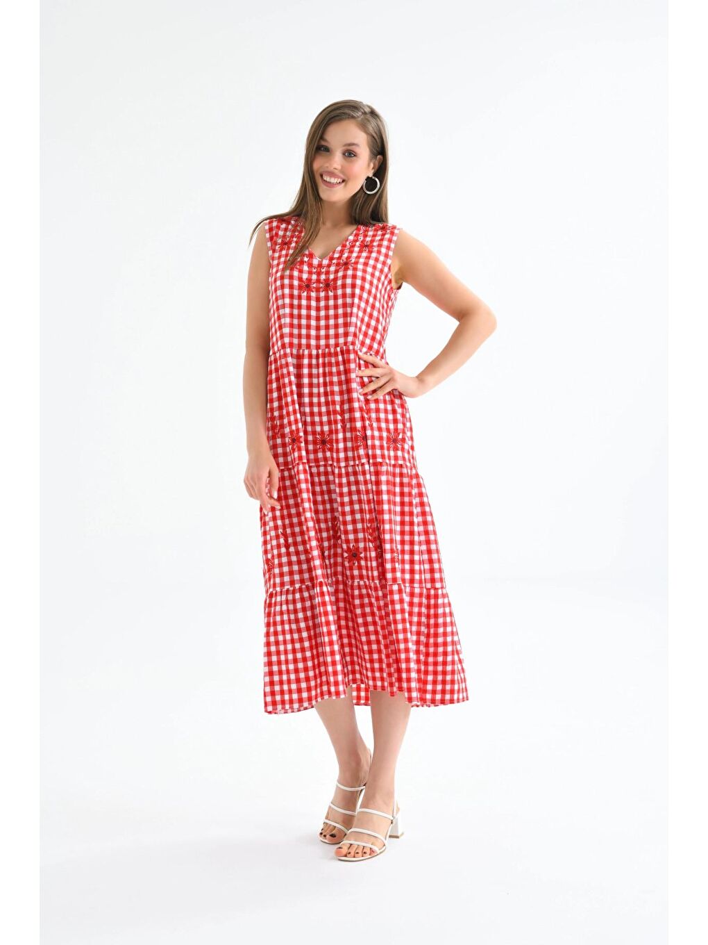 Kadın Kırmızı Ekose Desenli Nakışlı Yazlık Elbise-4