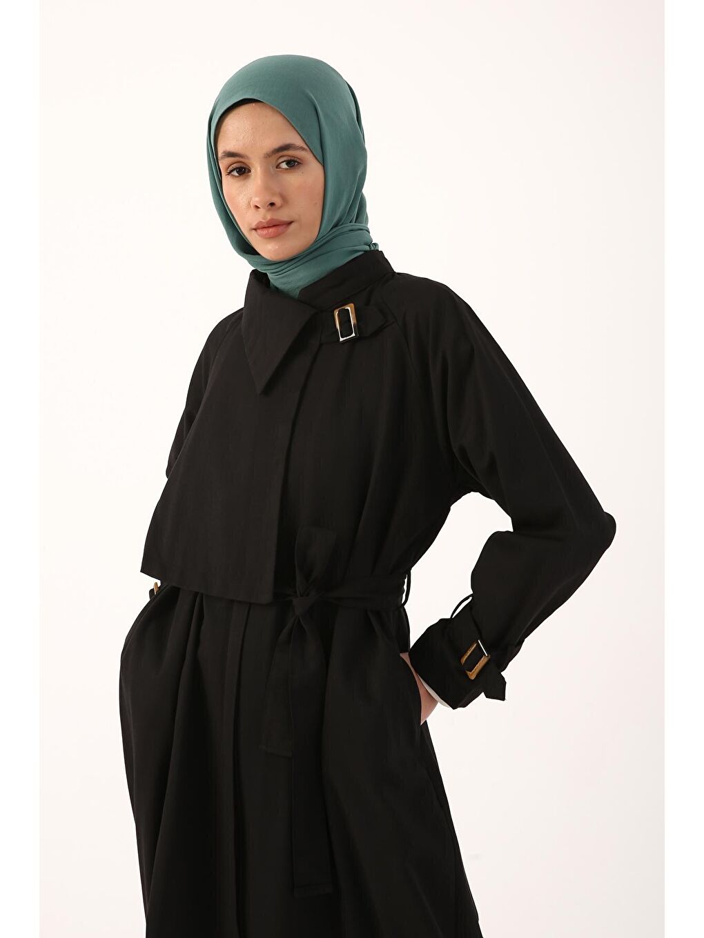 Siyah Rüzgarlık Parçalı Kuşaklı Fermuarlı Ferace-4