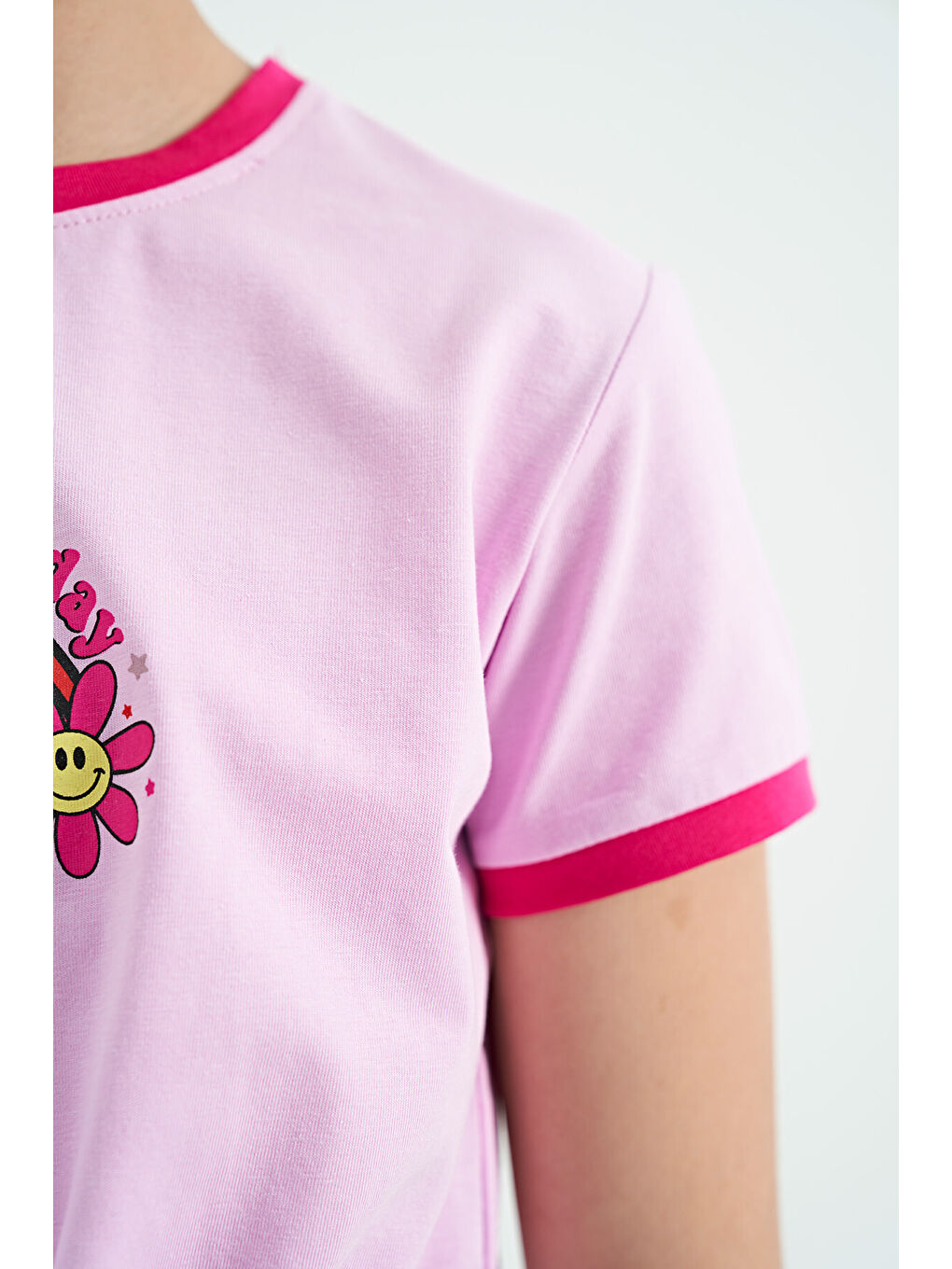 Pembe Baskı Detaylı O Yaka Çok Renkli Bağlama Detaylı Kız Çocuk Tişört - 75113-8