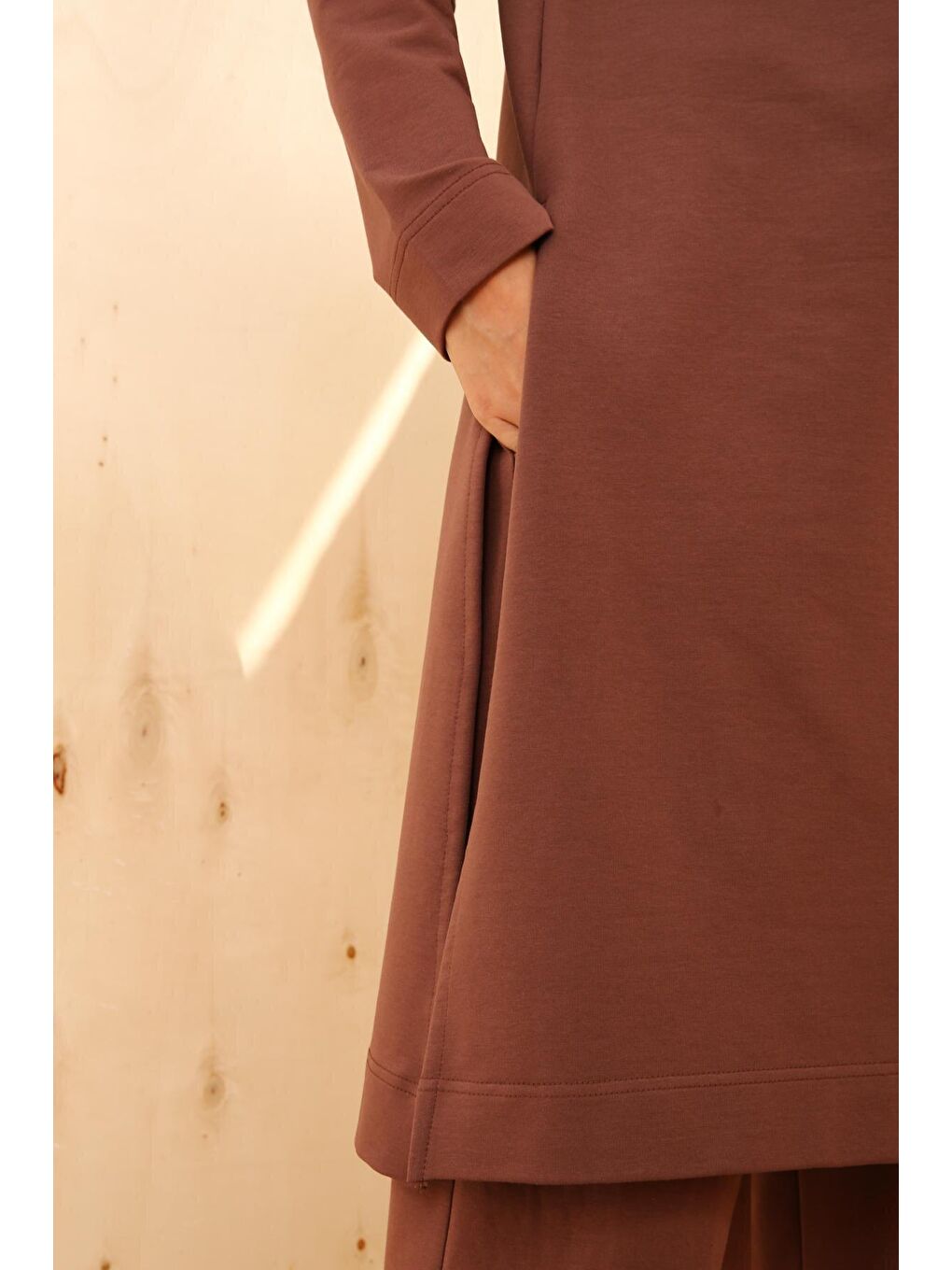 Kahverengi Toprak Yanları Yırtmaçlı Pantolonlu Cepli Takım-4