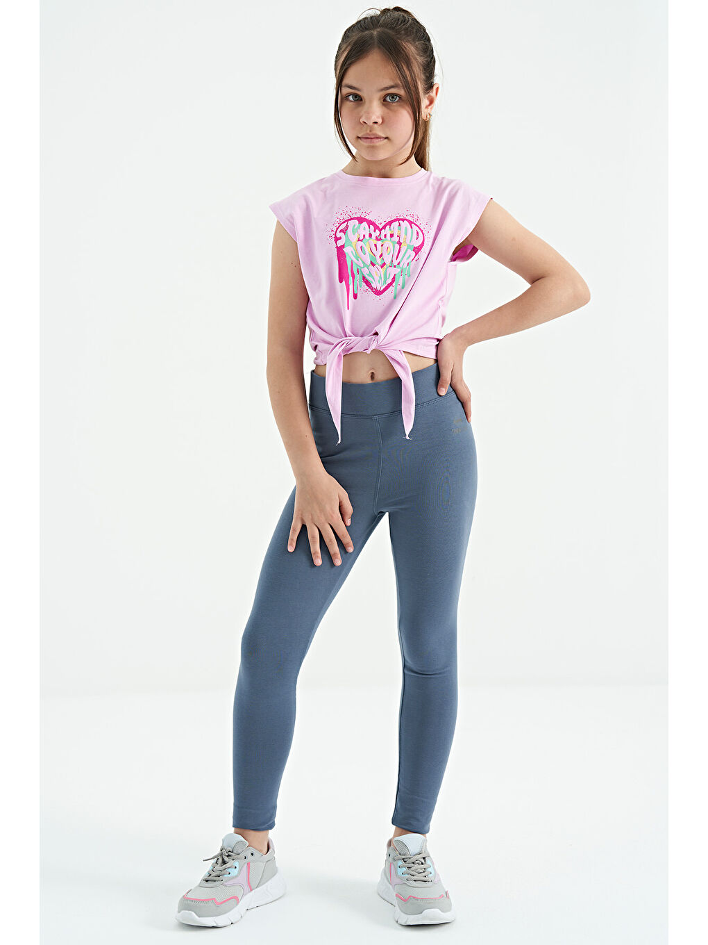 Pembe Kalp Baskılı Ön Düğüm Detaylı Rahat Form Kız Çocuk Tişört - 75114-6