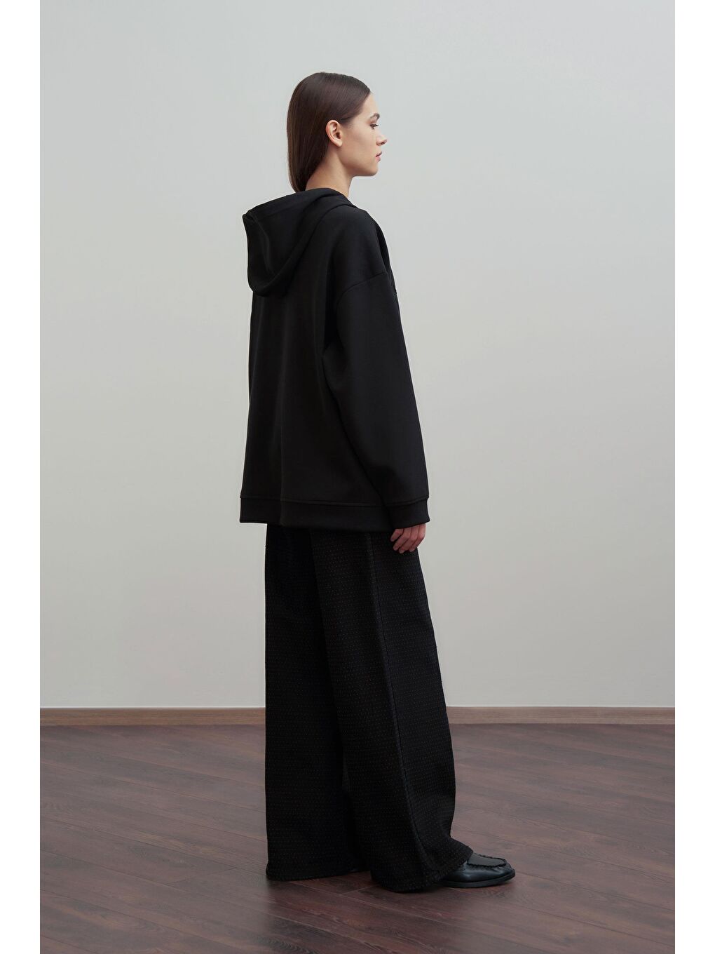 Siyah-Kanguru Cep Detaylı Sweatshirt-2