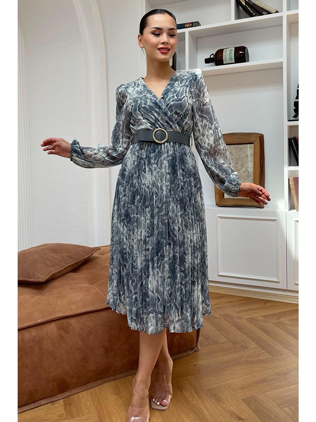 Bej V Yaka Beli Lastikli Desenli Şifon Elbise Mg2225-3