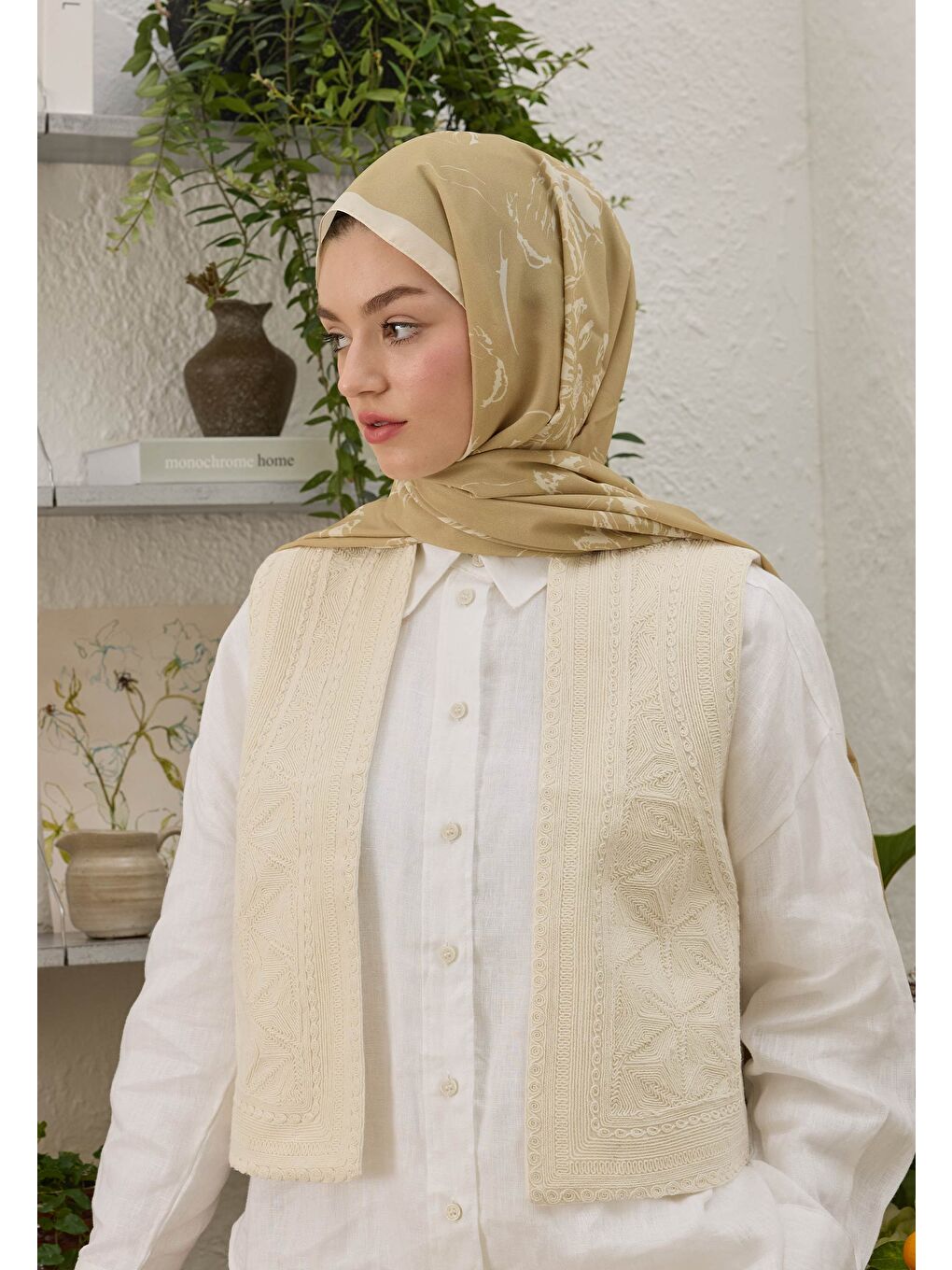 Adela Desen Şal Bej