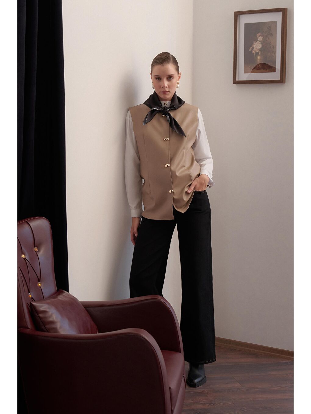 Bej Vizon-Gold Düğmeli Süetli Deri Yelek