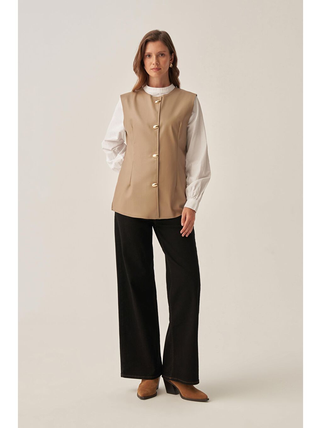 Bej Vizon-Gold Düğmeli Süetli Deri Yelek-1