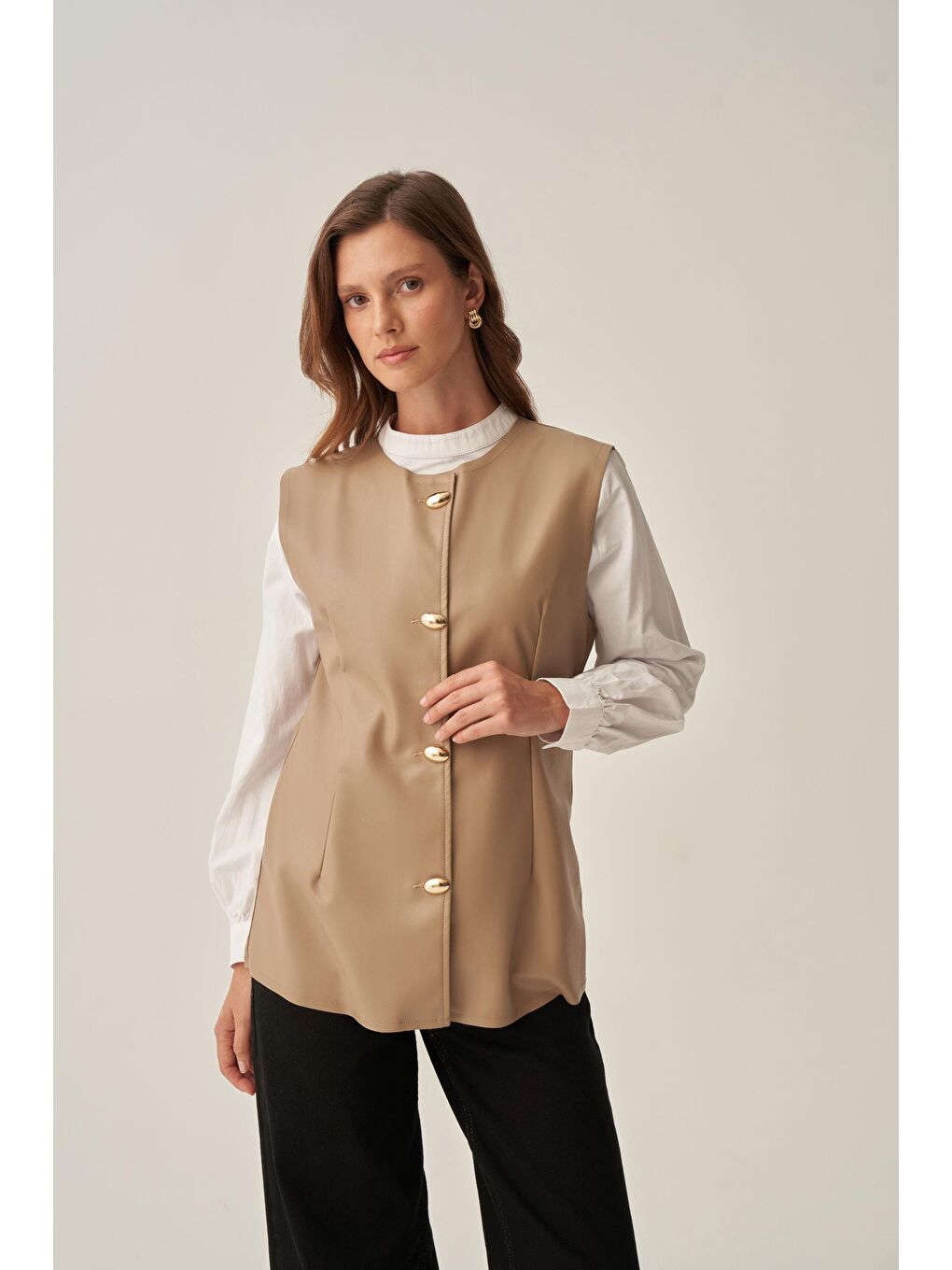 Bej Vizon-Gold Düğmeli Süetli Deri Yelek-4