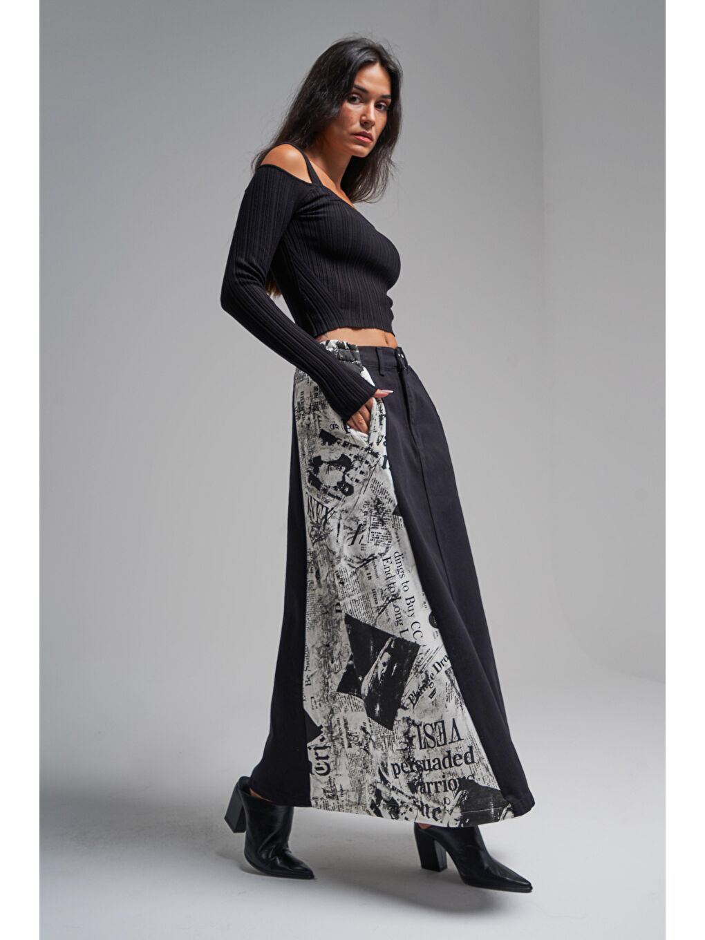 Kadın Siyah Renk Parçalı Kumaş A Kesim Tasarım Etek