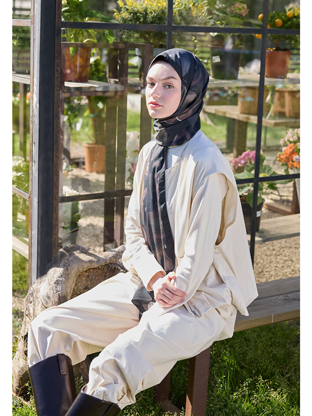 Bej Dark Garden Desen Şal Vizon