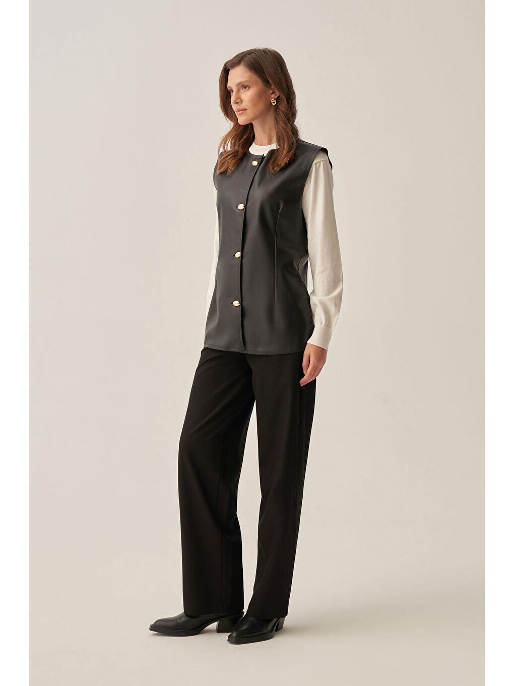 Siyah-Gold Düğmeli Süetli Deri Yelek-1