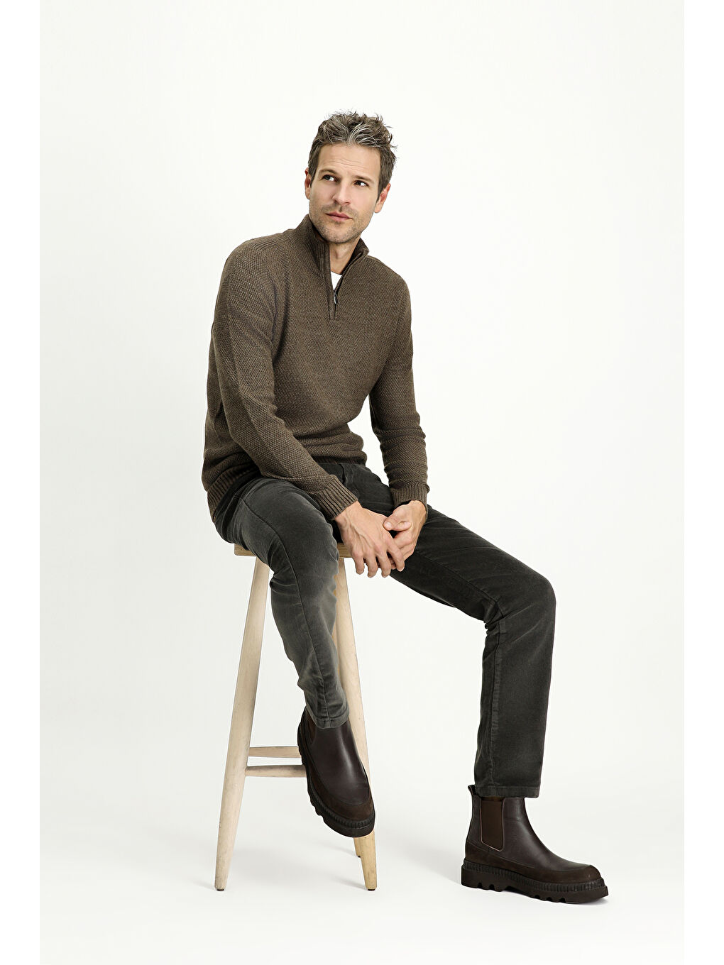 Haki Slim Fit Dar Kesim Elastanlı Kadife Pantolon