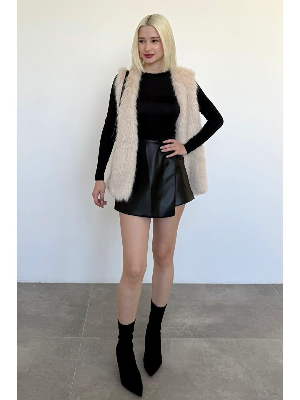 Siyah Deri Mini Şort Etek Mg2550-2